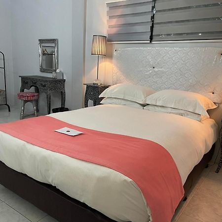 Sinabacan Sunbloom Beachfront Hotel And Restaurant Zambales מראה חיצוני תמונה
