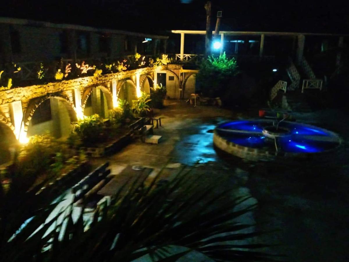 Sinabacan Sunbloom Beachfront Hotel And Restaurant Zambales מראה חיצוני תמונה