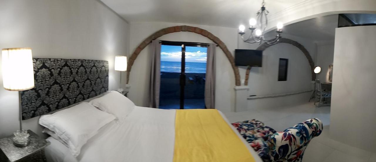 Sinabacan Sunbloom Beachfront Hotel And Restaurant Zambales מראה חיצוני תמונה