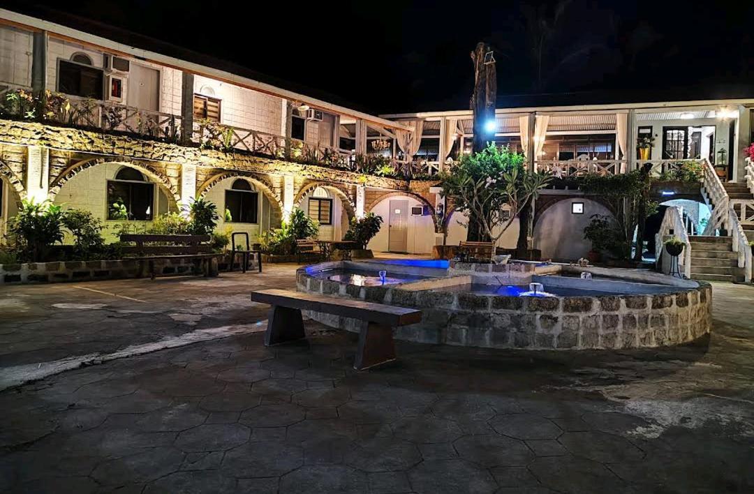 Sinabacan Sunbloom Beachfront Hotel And Restaurant Zambales מראה חיצוני תמונה