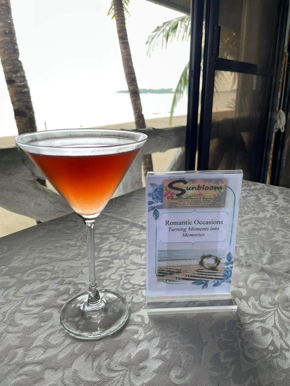 Sinabacan Sunbloom Beachfront Hotel And Restaurant Zambales מראה חיצוני תמונה