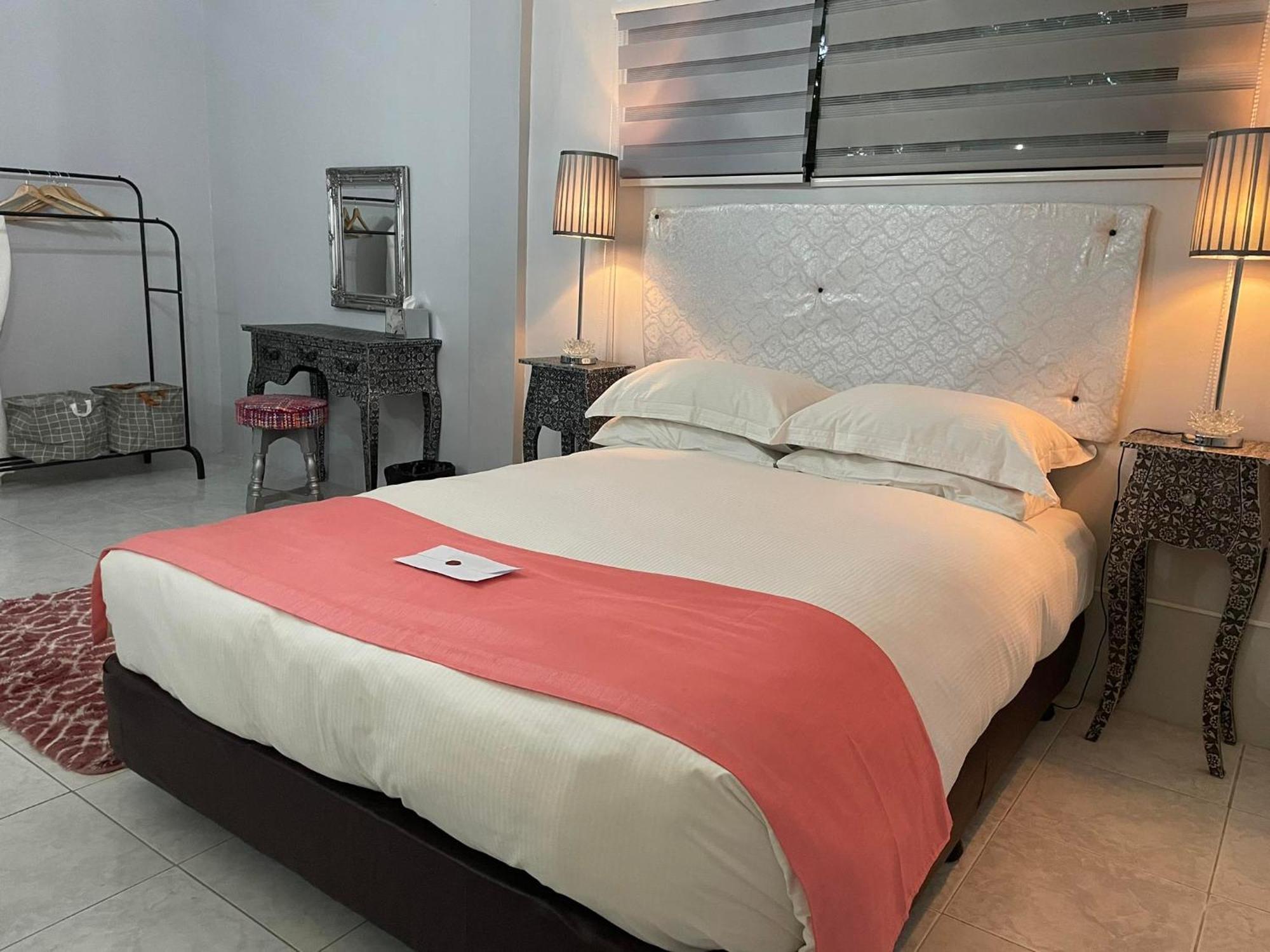 Sinabacan Sunbloom Beachfront Hotel And Restaurant Zambales מראה חיצוני תמונה